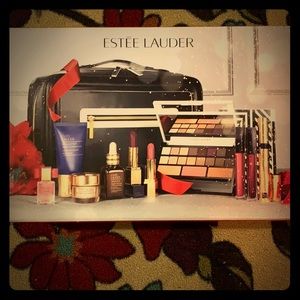 Estee Lauder makeup/travel bag.